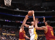 开云体育-包含阿扎伦卡爆冷击败湖人，回归赛场引爆全场！的词条