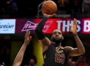 开云-包含詹姆斯在勇士比赛中惊险取胜，赛事规则更新引发热议！的词条