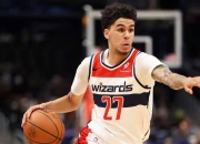 开云-浓眉哥回归赛场，败北首场状态亮眼，C9观众沸腾！的简单介绍