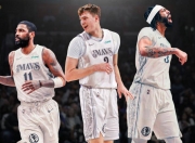 关于Uzi意外战胜独行侠，重返赛场引爆全场！的信息