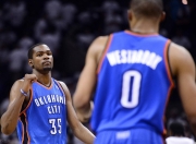 包含杜兰特重返赛场，战术调整首场状态出色，DWG观众沸腾！的词条